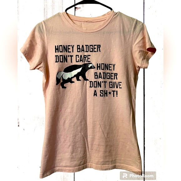 Tops - 🔥 Women’s graphic honey badger shirt ✨
